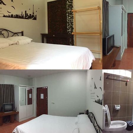 Blue Moon House - A Budget Hostel For Easy Travellers Чіангмай Екстер'єр фото