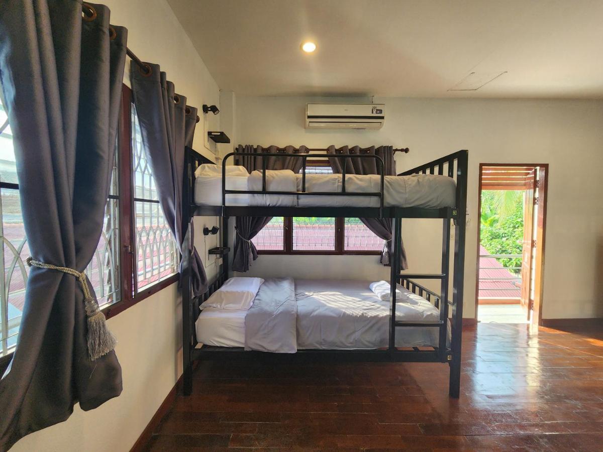 Blue Moon House - A Budget Hostel For Easy Travellers Чіангмай Екстер'єр фото